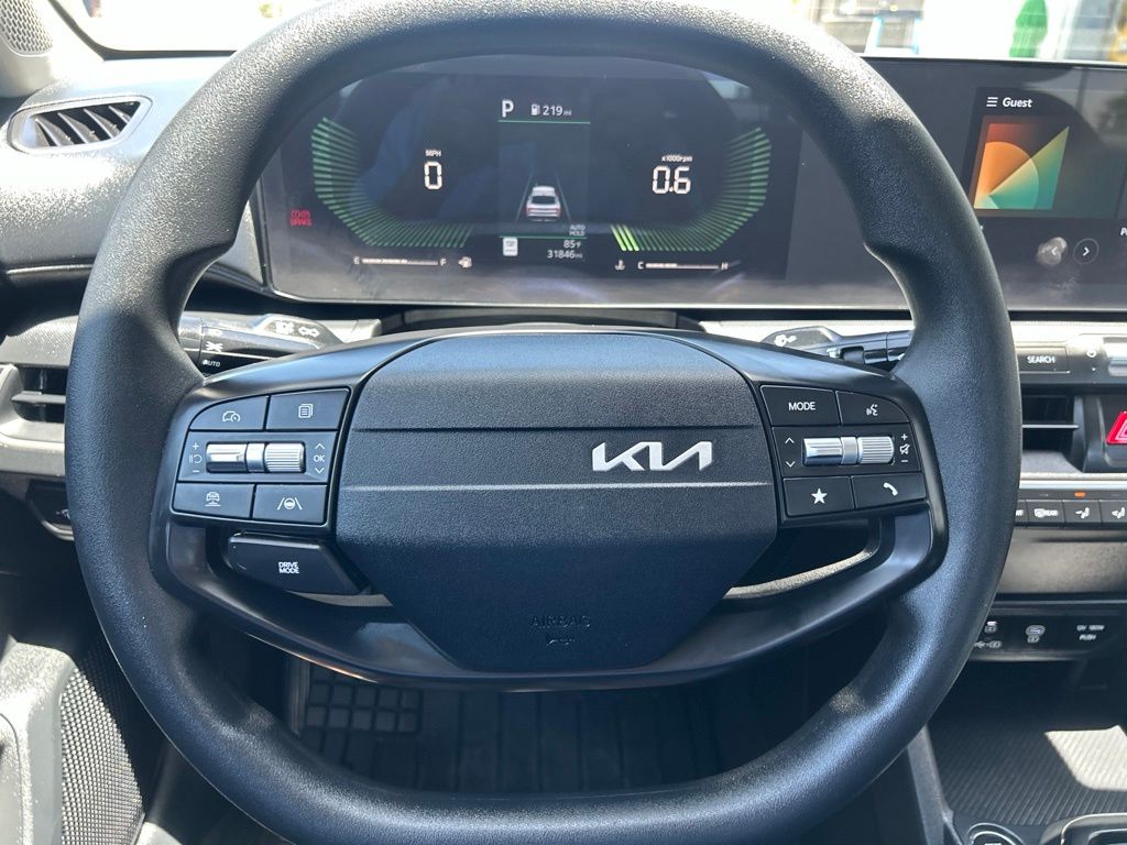 2025 Kia K4 LXS - Photo 15