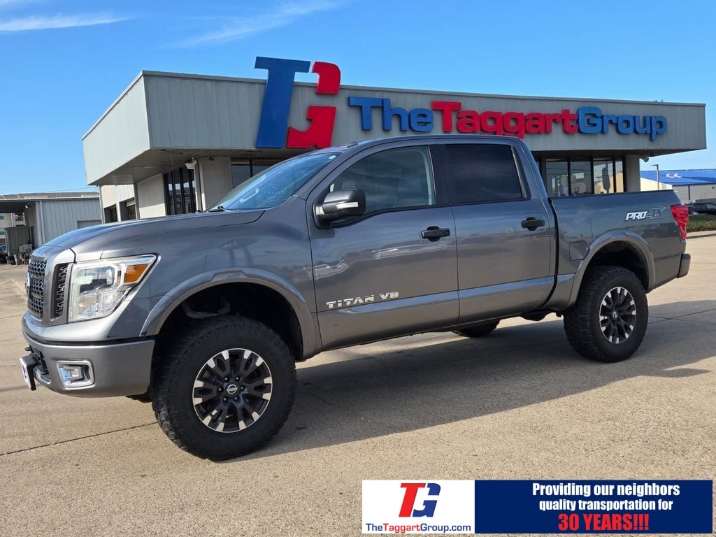 2019 Nissan Titan PRO-4X's photo