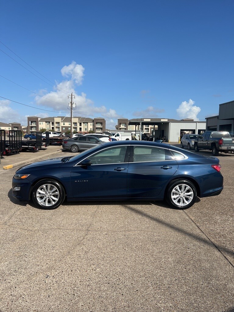 2021 Chevrolet Malibu 1LT photo 2