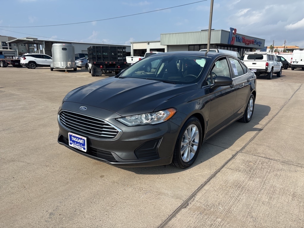 2020 Ford Fusion SE's photo