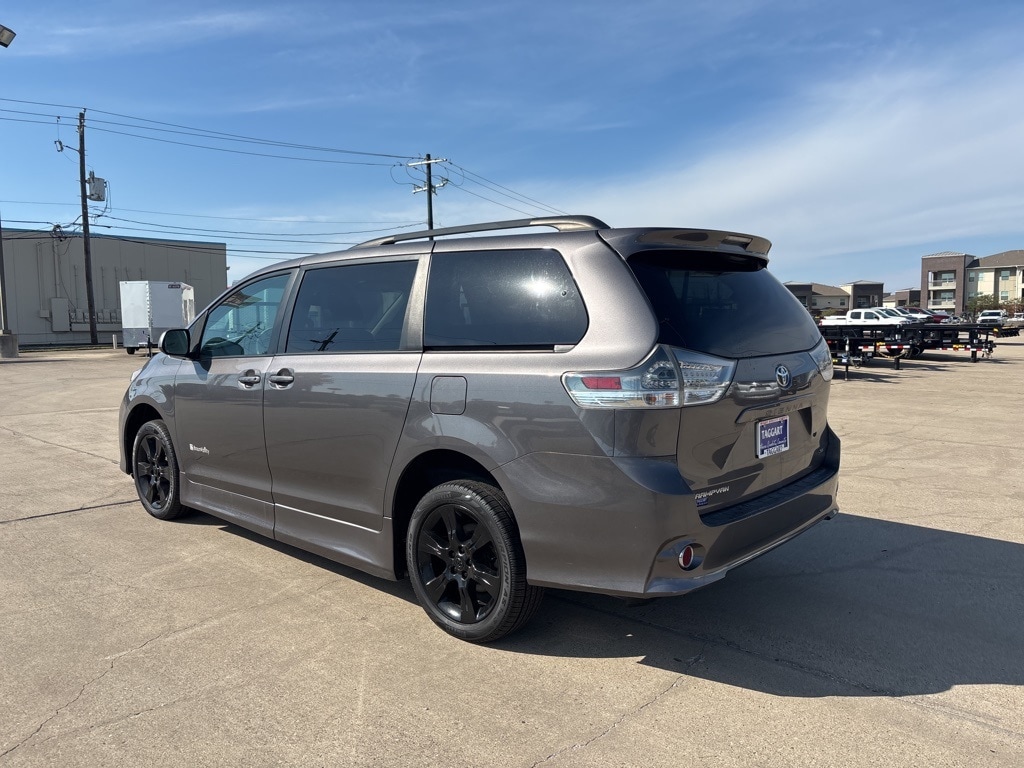 Used 2012 Toyota Sienna SE Minivan/Van