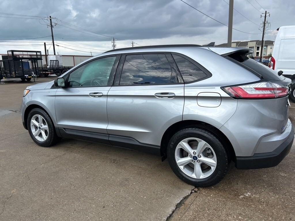 2021 Ford Edge SE photo 3