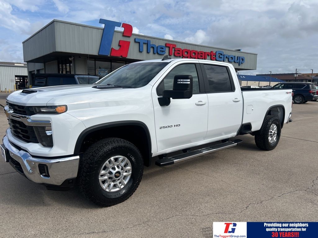 2025 Chevrolet Silverado HD LT 4WD Crew Cab Standard Box's photo