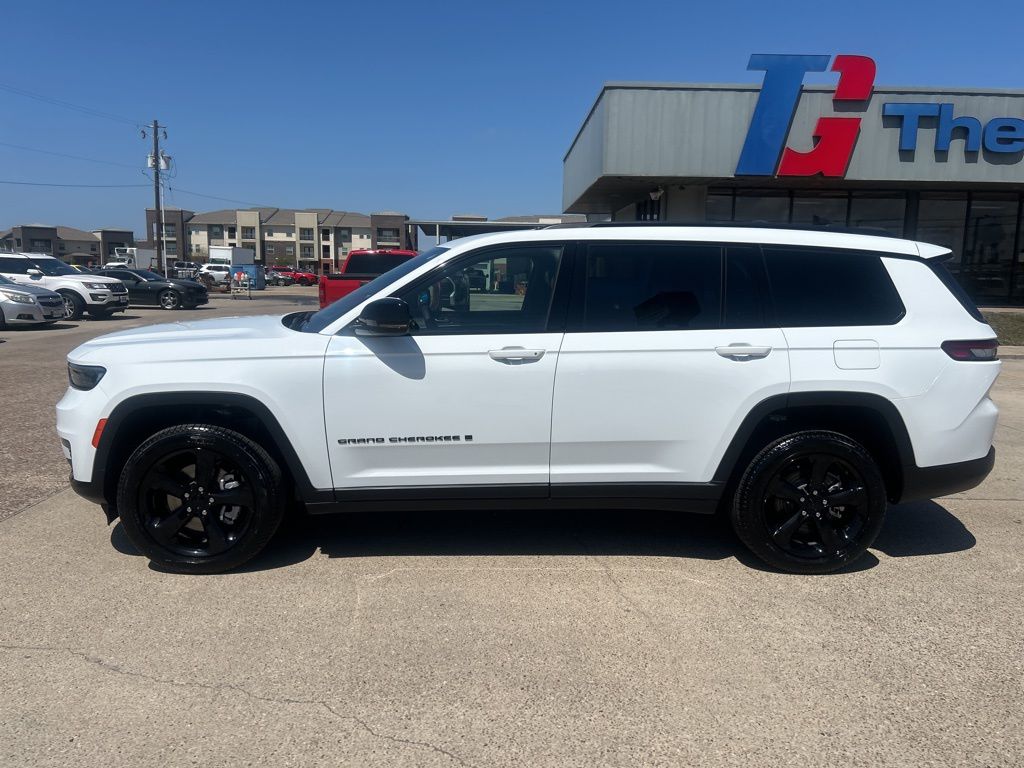 2025 Jeep Grand Cherokee L photo 2