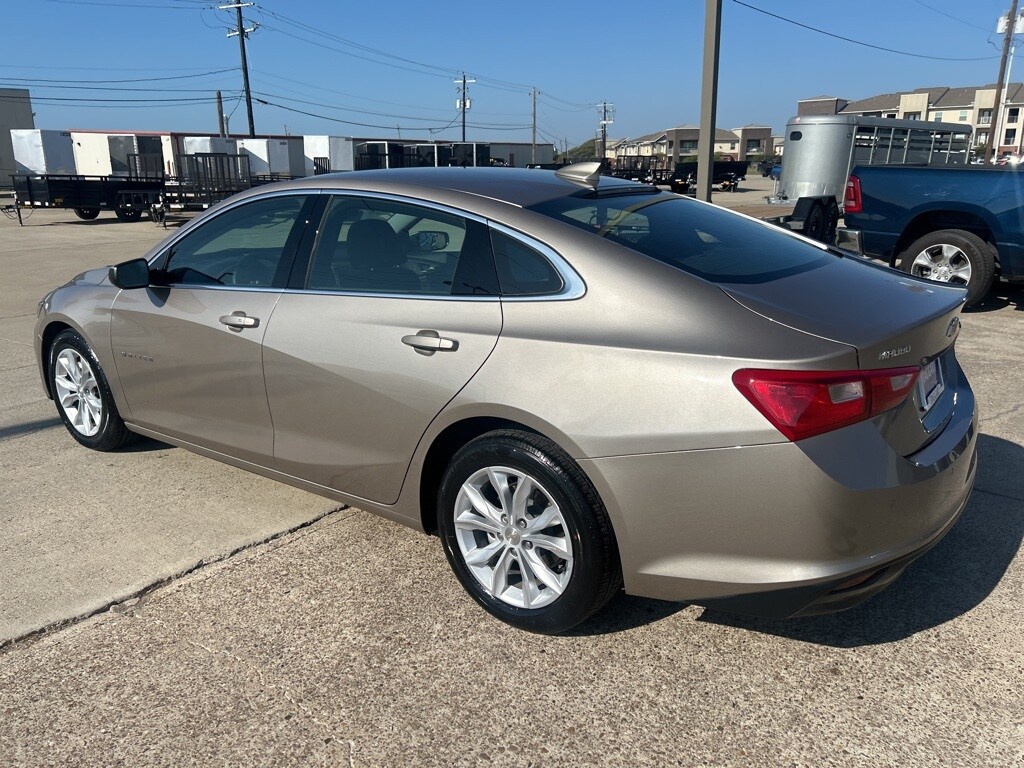 2025 Chevrolet Malibu 1LT photo 3
