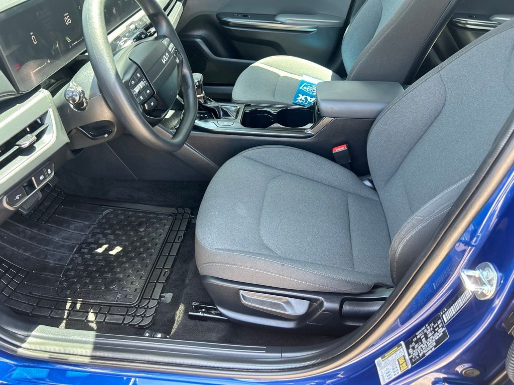 2025 Kia K4 LXS - Photo 13