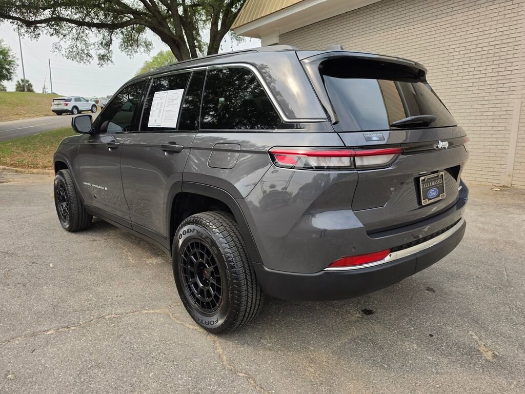 Used 2025 Jeep Grand Cherokee Laredo SUV