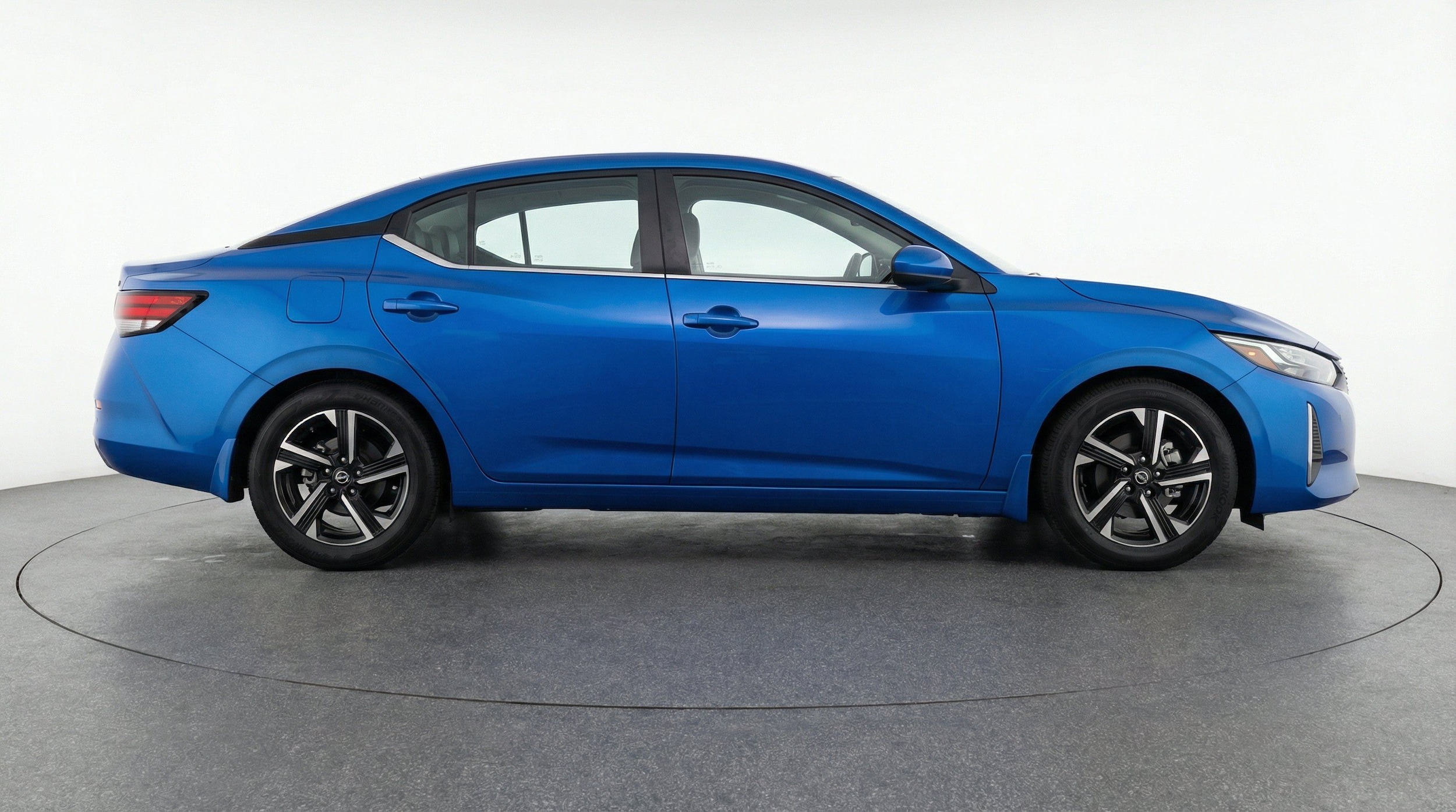 2025 Nissan Sentra SV - Photo 9