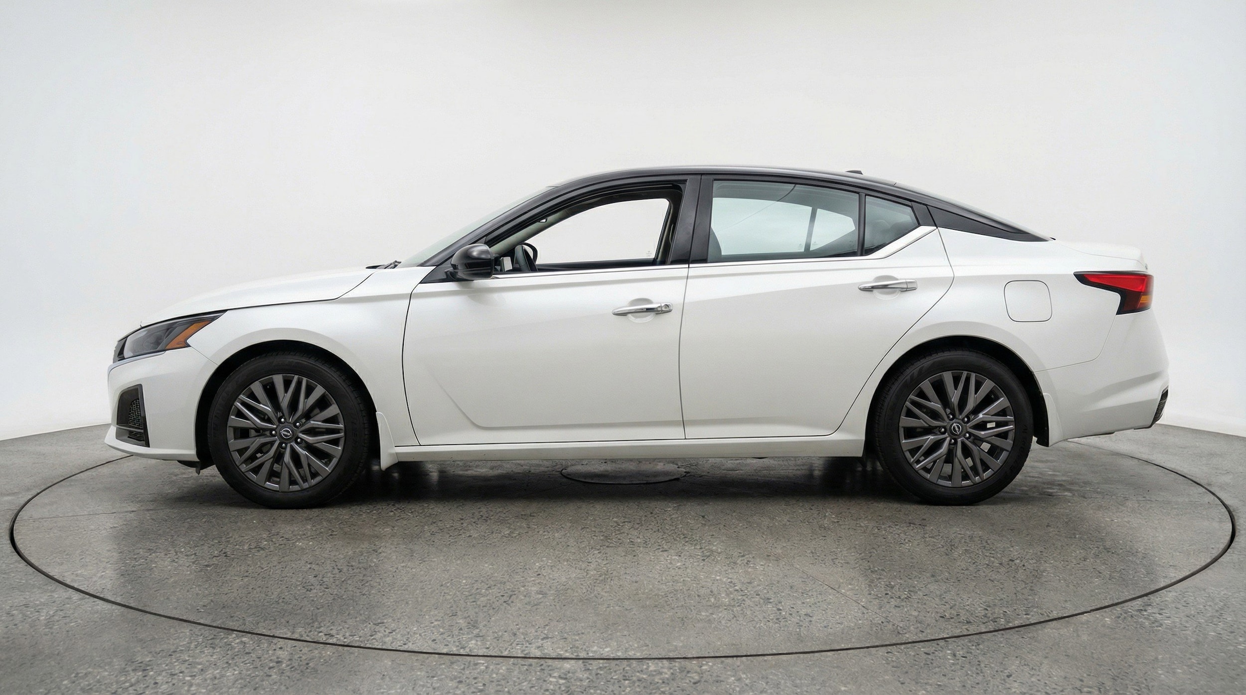 Thumbnail: 2025 Nissan Altima - 5
