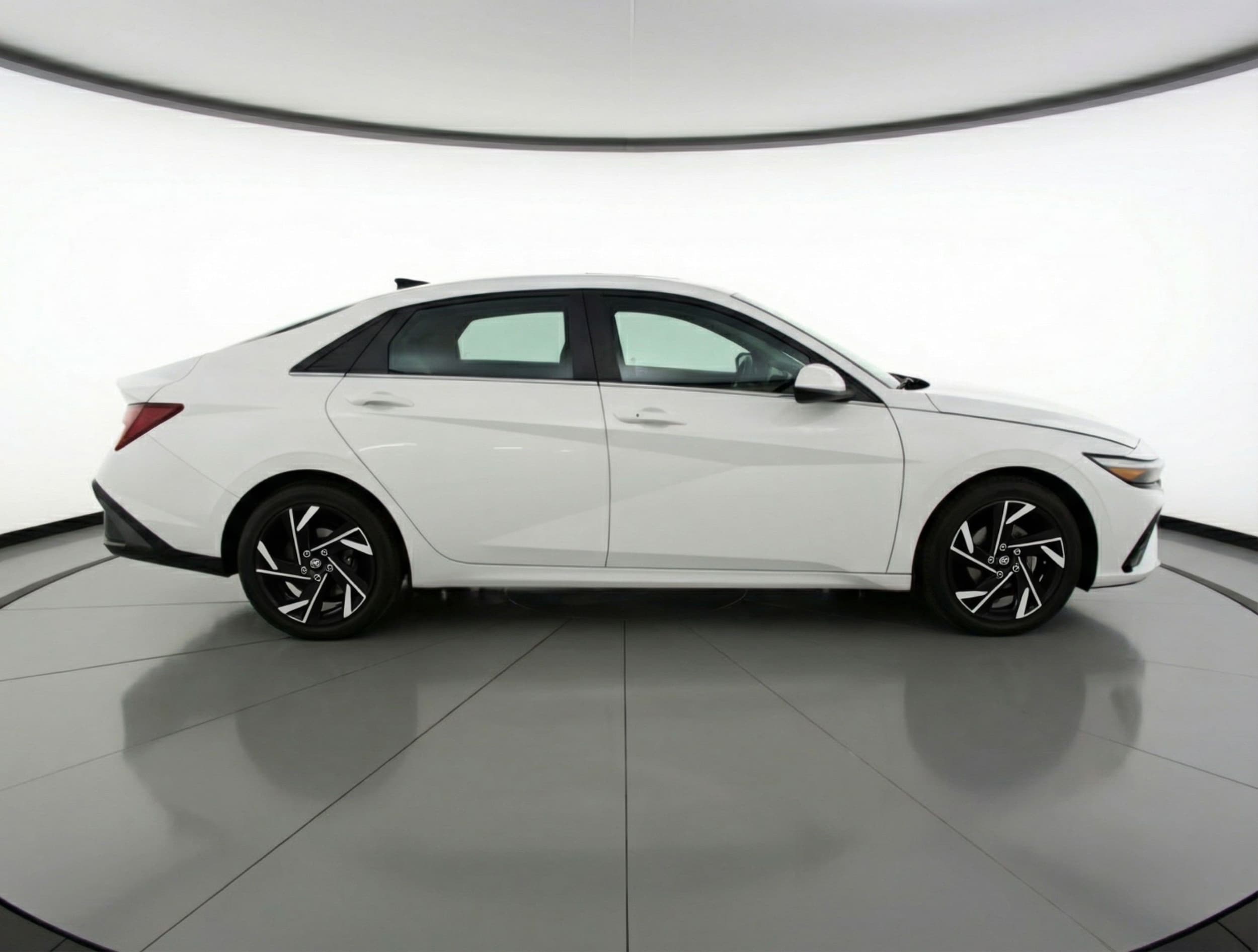 Thumbnail: 2025 Hyundai Elantra - 10