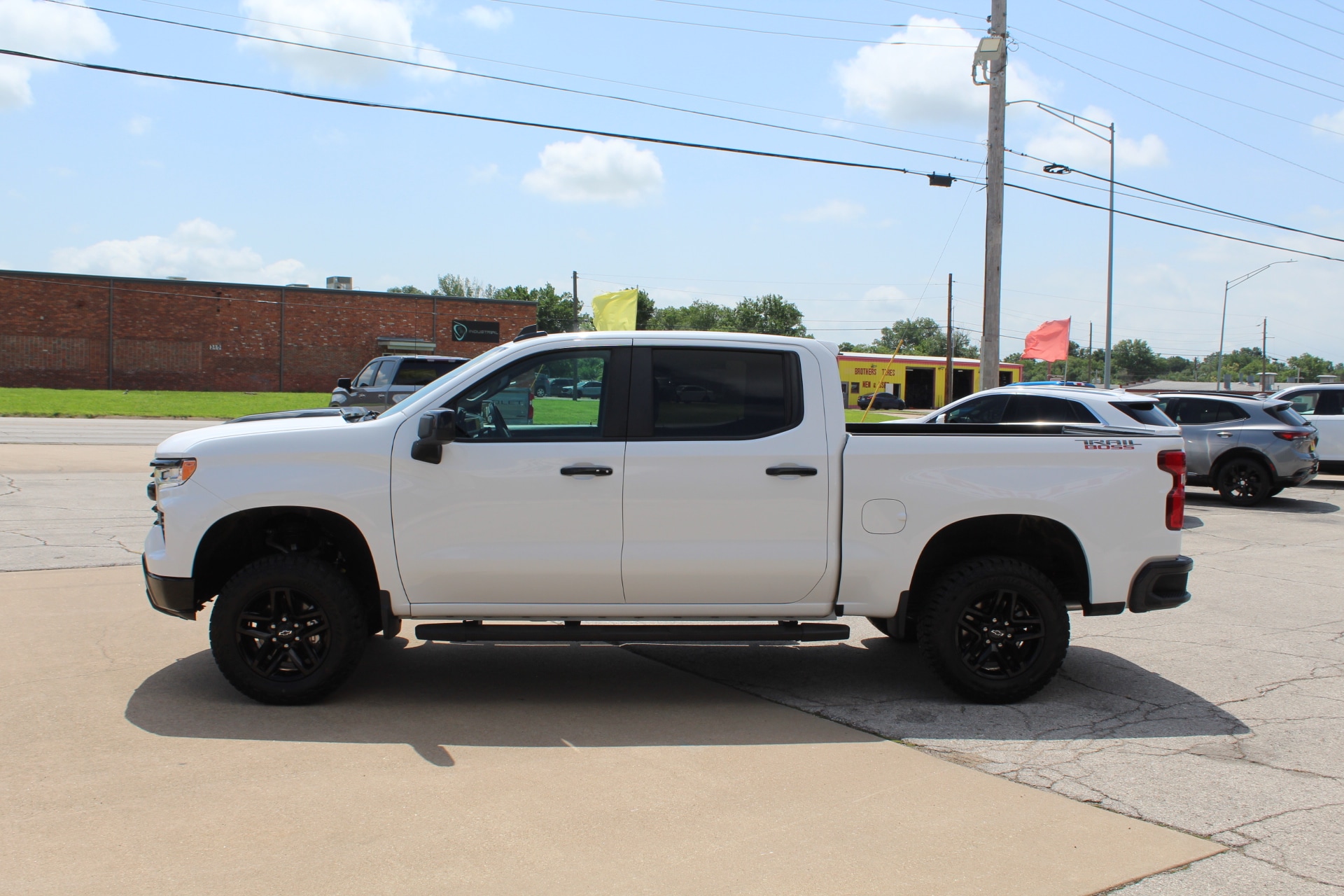 2023 Chevrolet Silverado 1500 LT Trail Boss - Photo 9