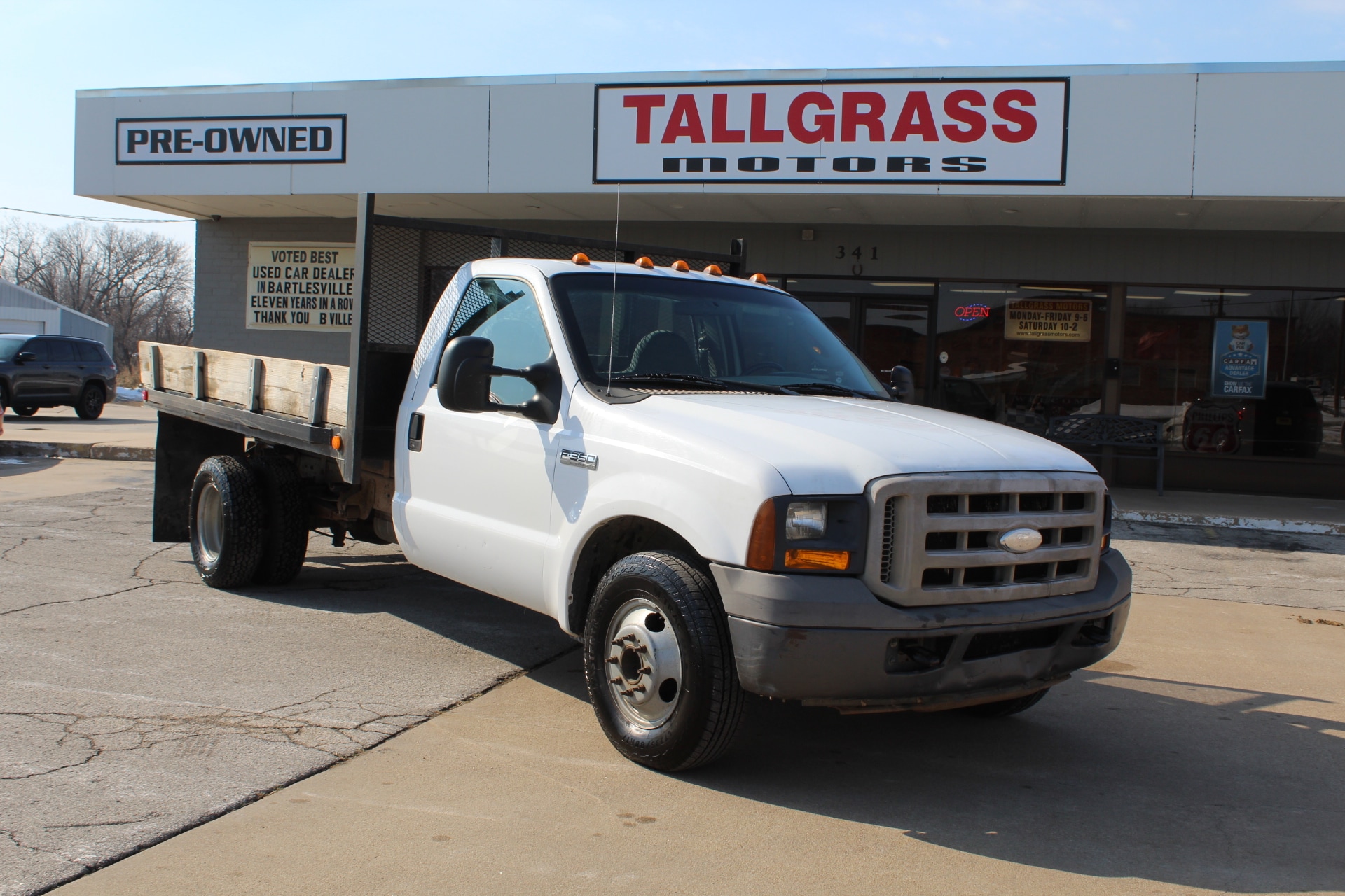 2005 Ford F-350 Super Duty Chassis Cab XL