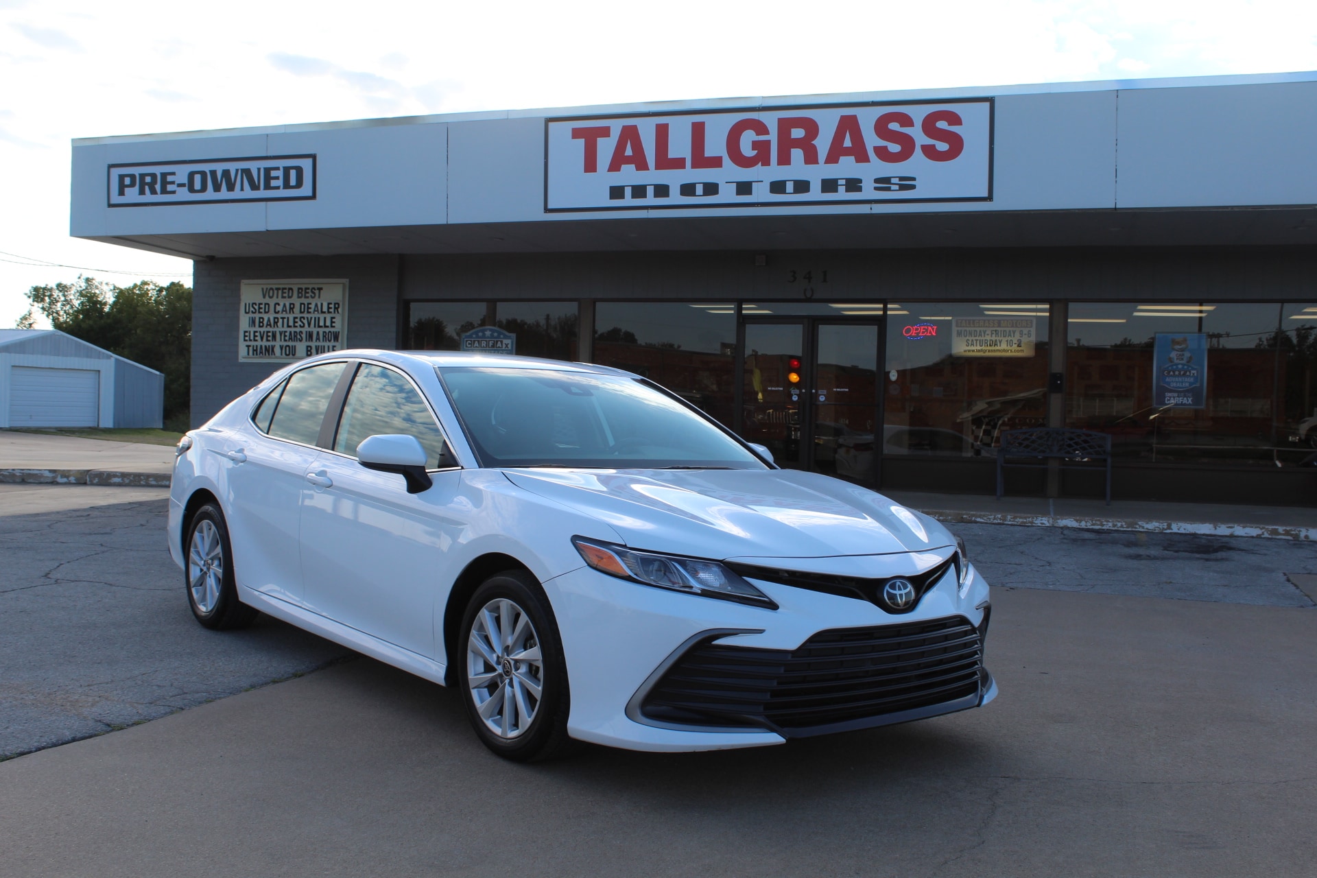 2024 Toyota Camry LE's photo