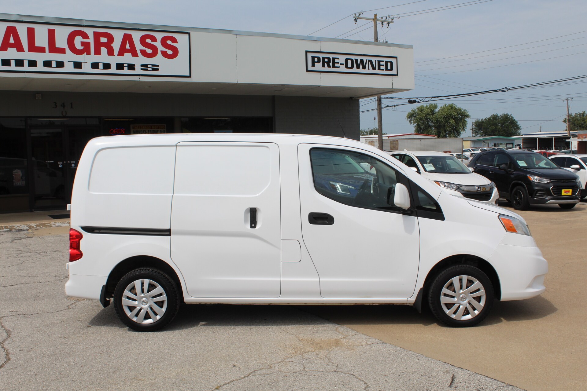 2020 Nissan NV200 SV photo 2