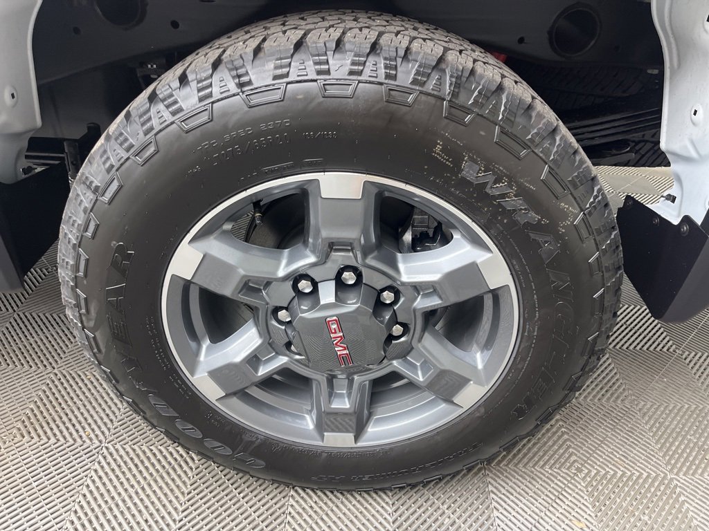 2025 Gmc Sierra 2500 HD SLE photo 3