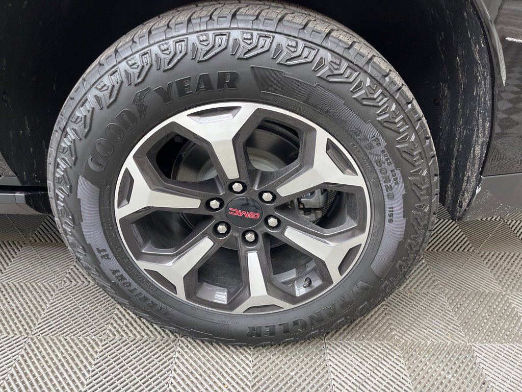 2026 Gmc Yukon AT4 Ultimate photo 3