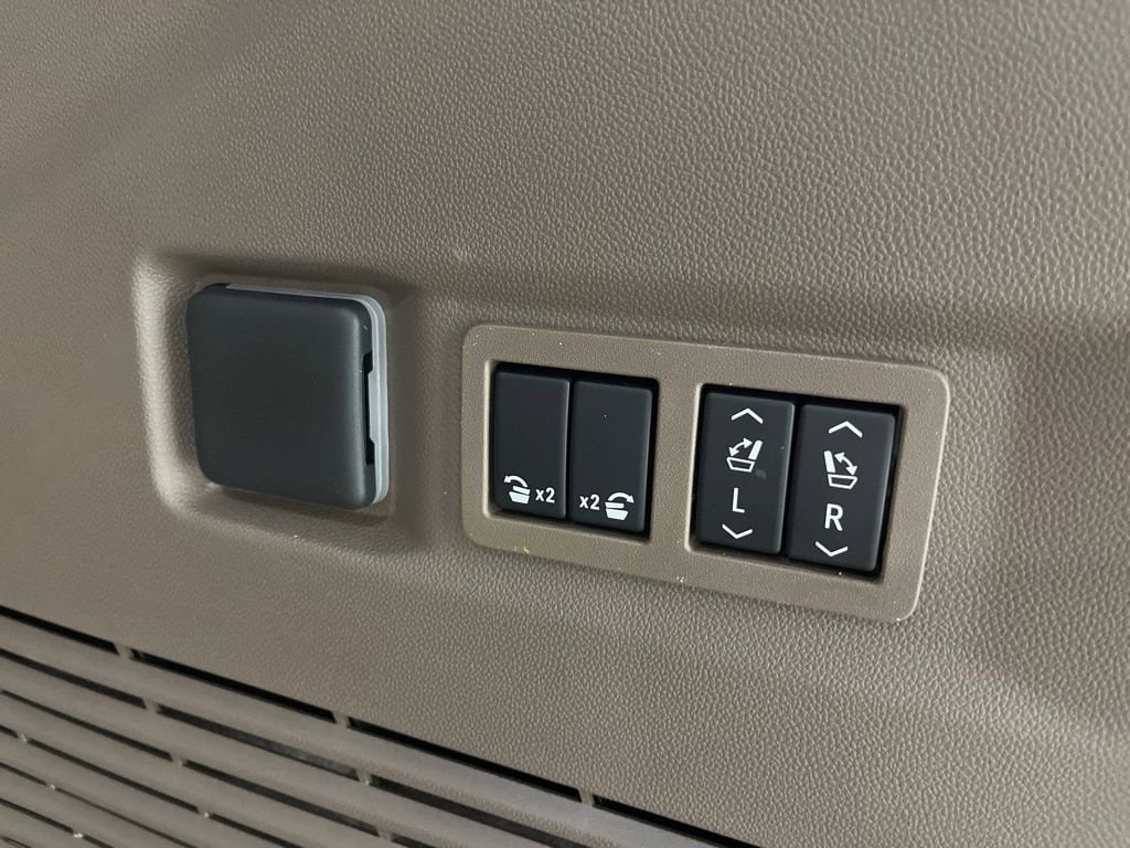 2026 GMC Yukon Denali - Photo 24