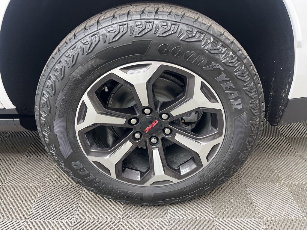 2026 Gmc Yukon AT4 Ultimate photo 3
