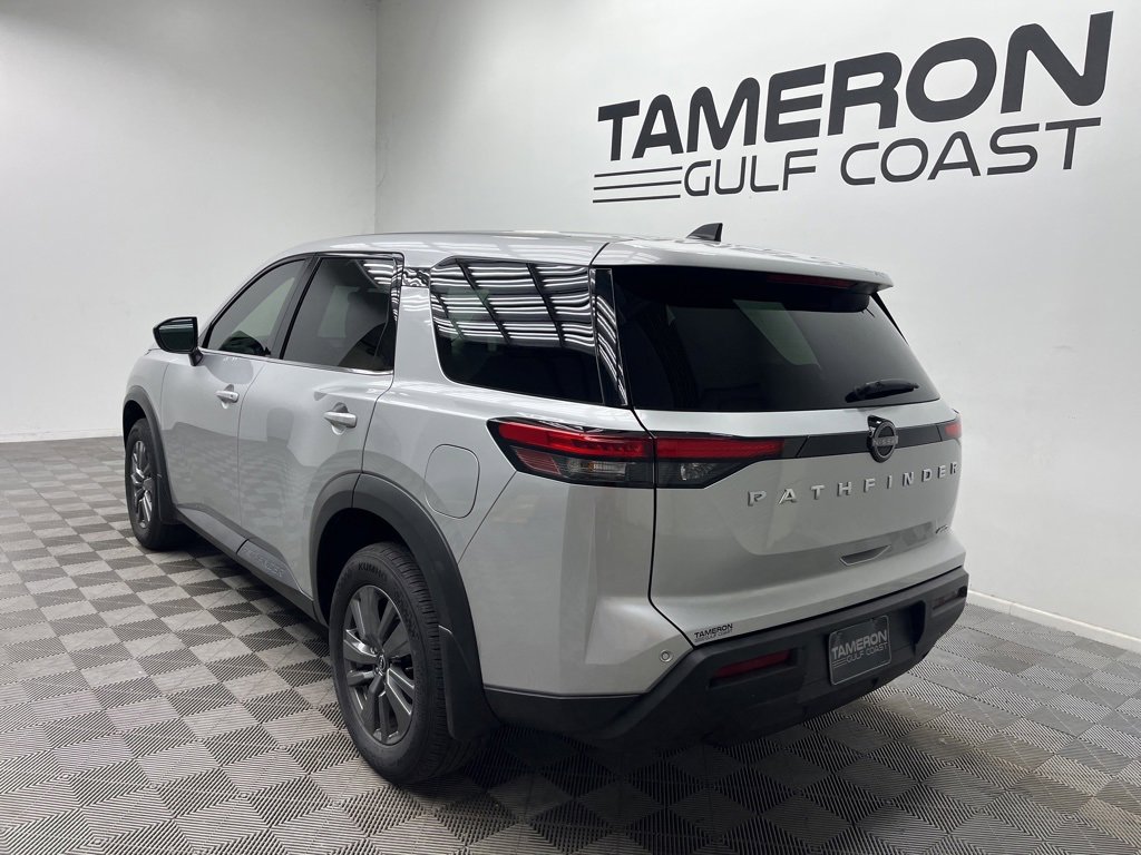 2024 Nissan Pathfinder S photo 2