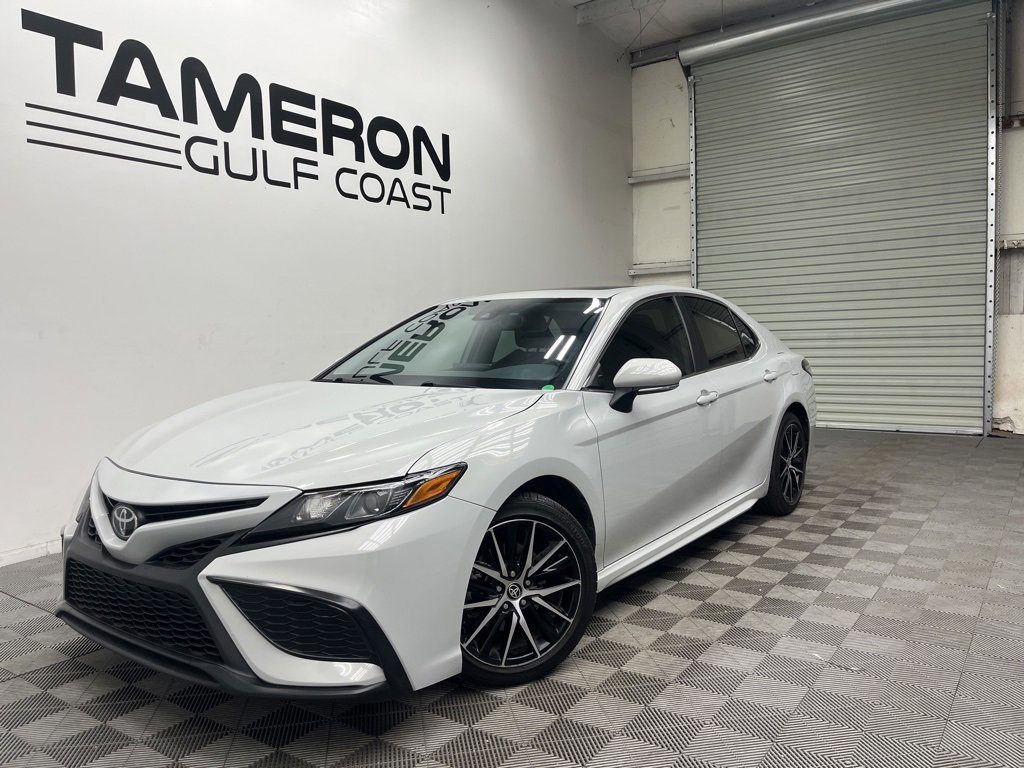 2024 Toyota Camry SE's photo