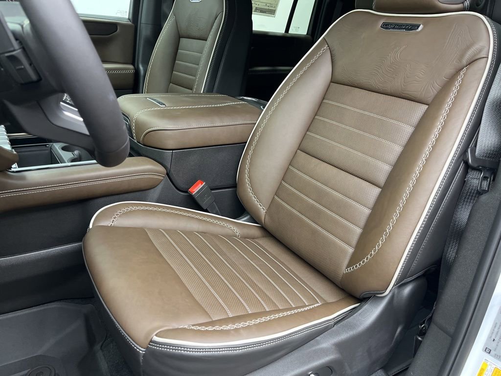 2026 GMC Yukon XL Denali Ultimate - Photo 10