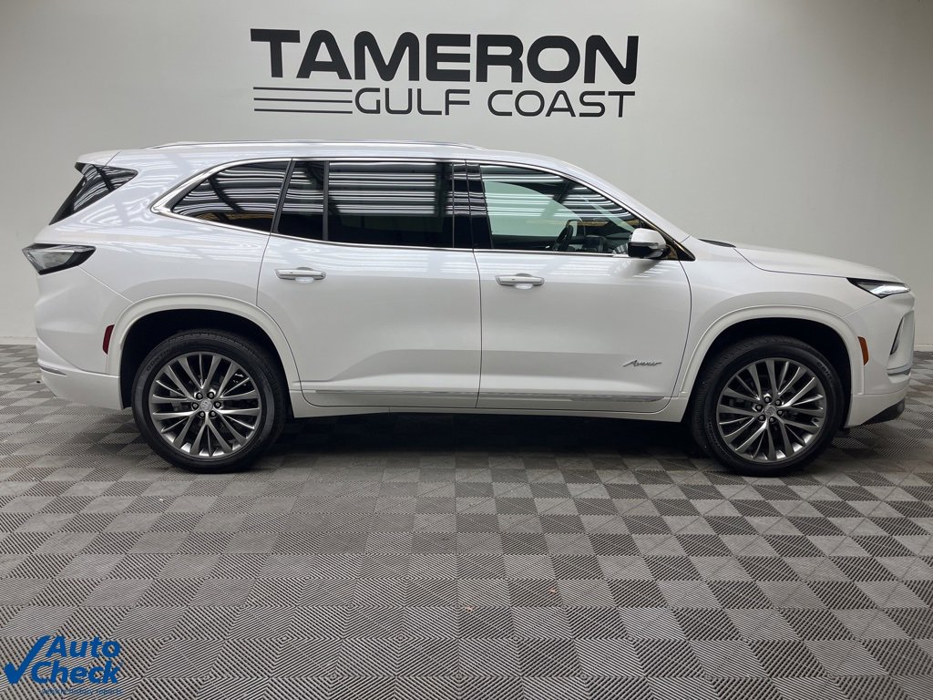 2025 Buick Enclave Avenir photo 3