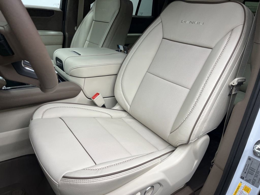 2026 GMC Yukon Denali - Photo 8
