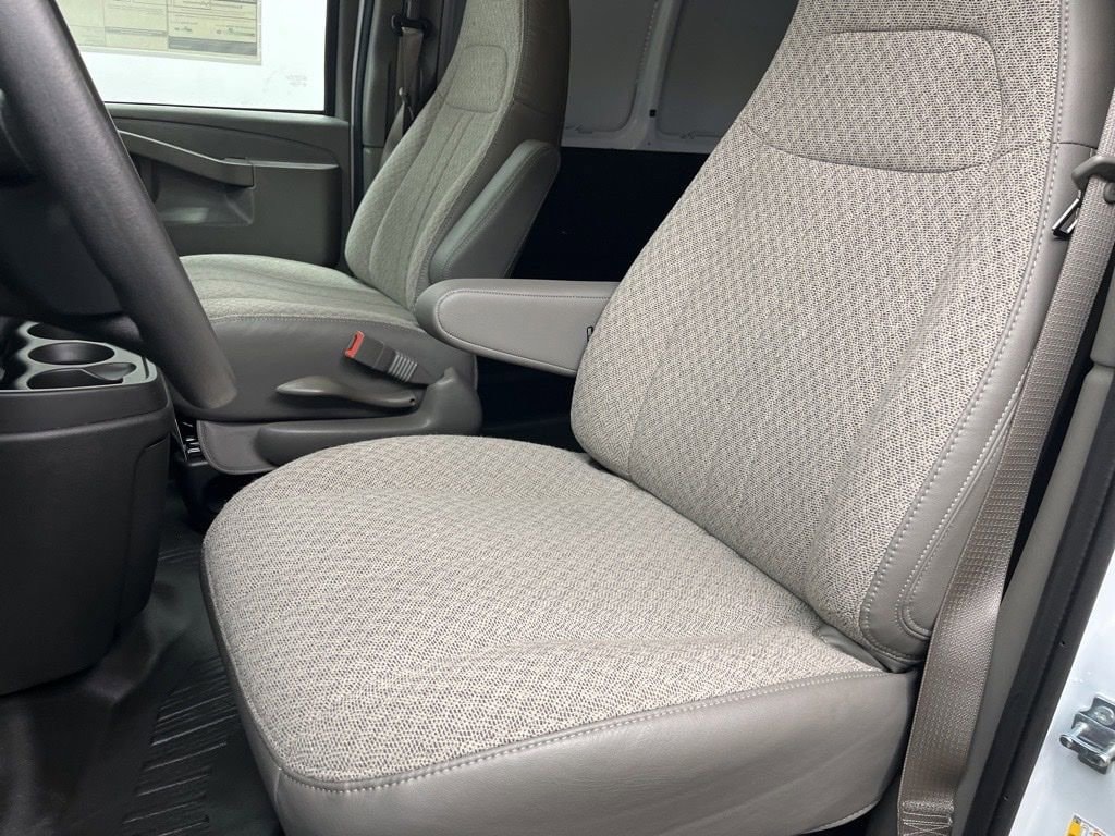 2026 GMC Savana Cargo Work Van - Photo 8
