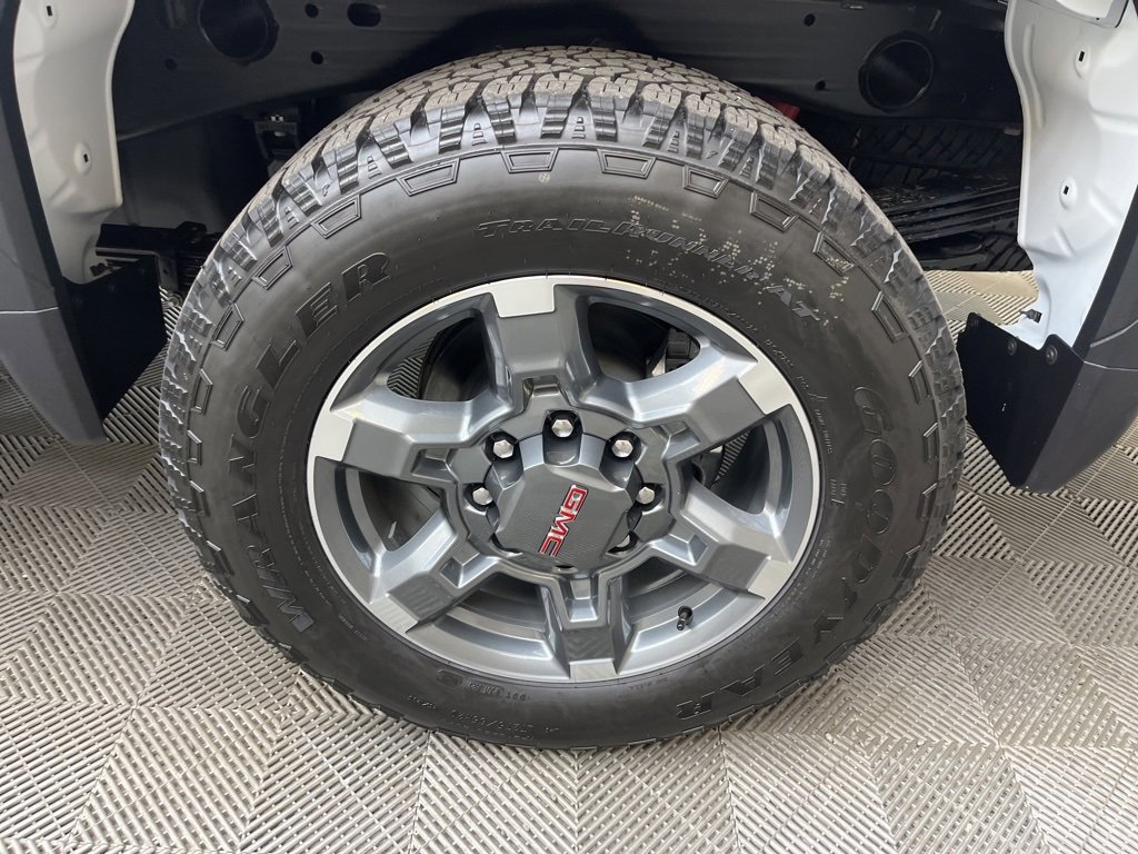 2025 Gmc Sierra 2500 HD SLE photo 3