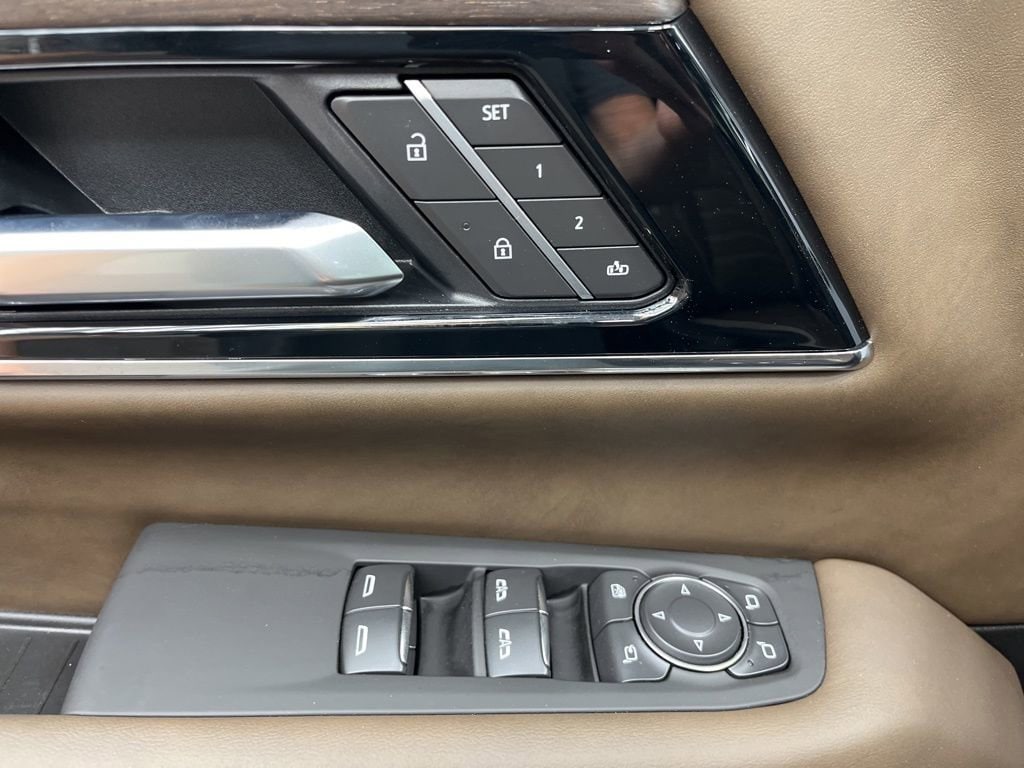2026 GMC Yukon XL Denali Ultimate - Photo 9