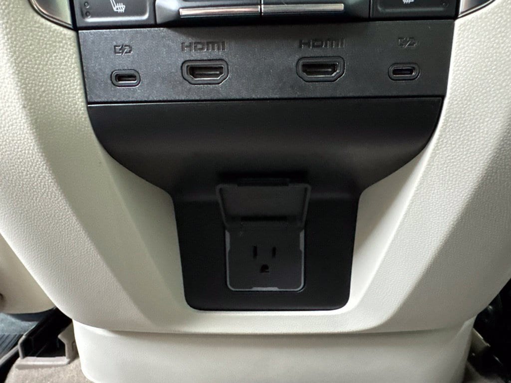 2027 GMC Yukon Denali - Photo 24