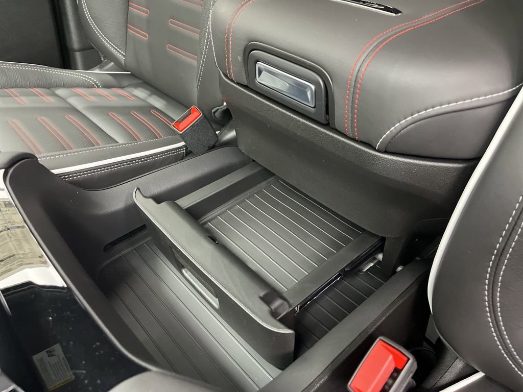 2026 GMC Yukon AT4 Ultimate - Photo 22
