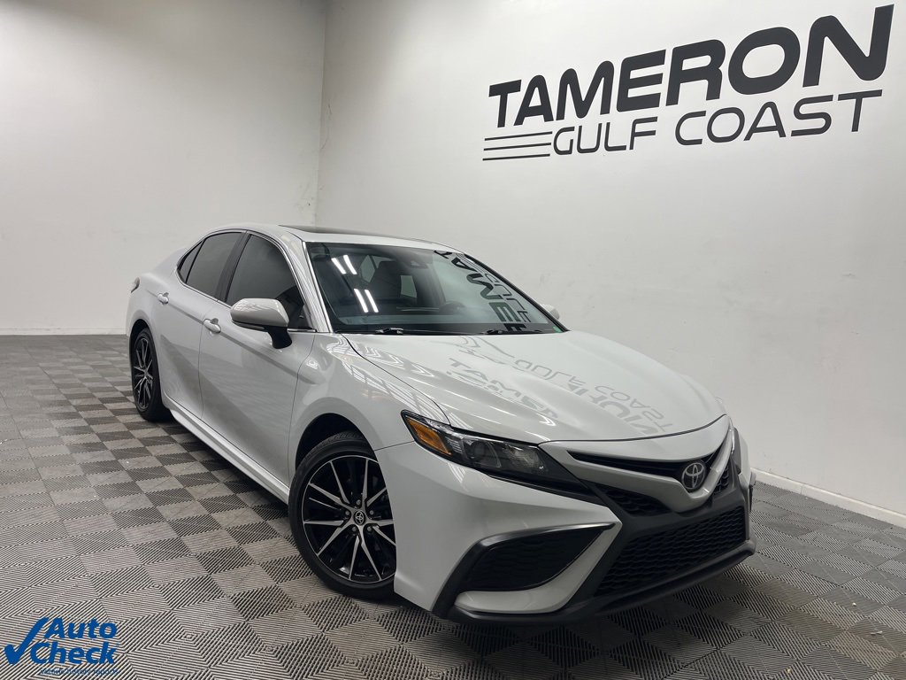 2024 Toyota Camry SE's photo