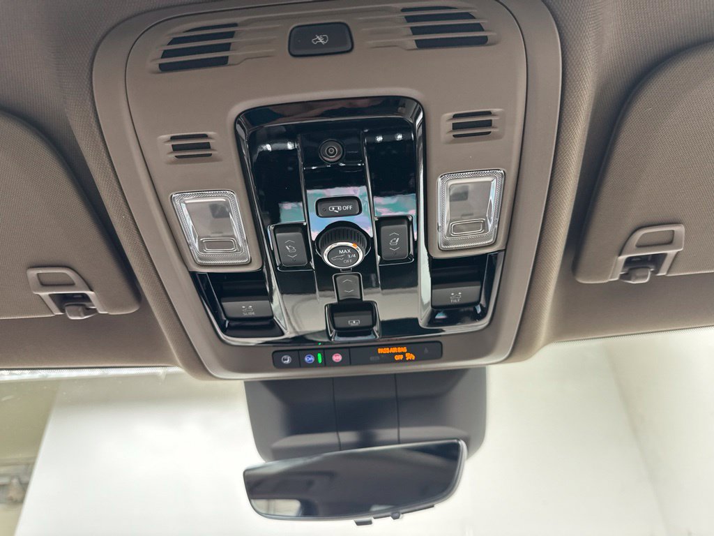 2027 GMC Yukon Denali - Photo 17