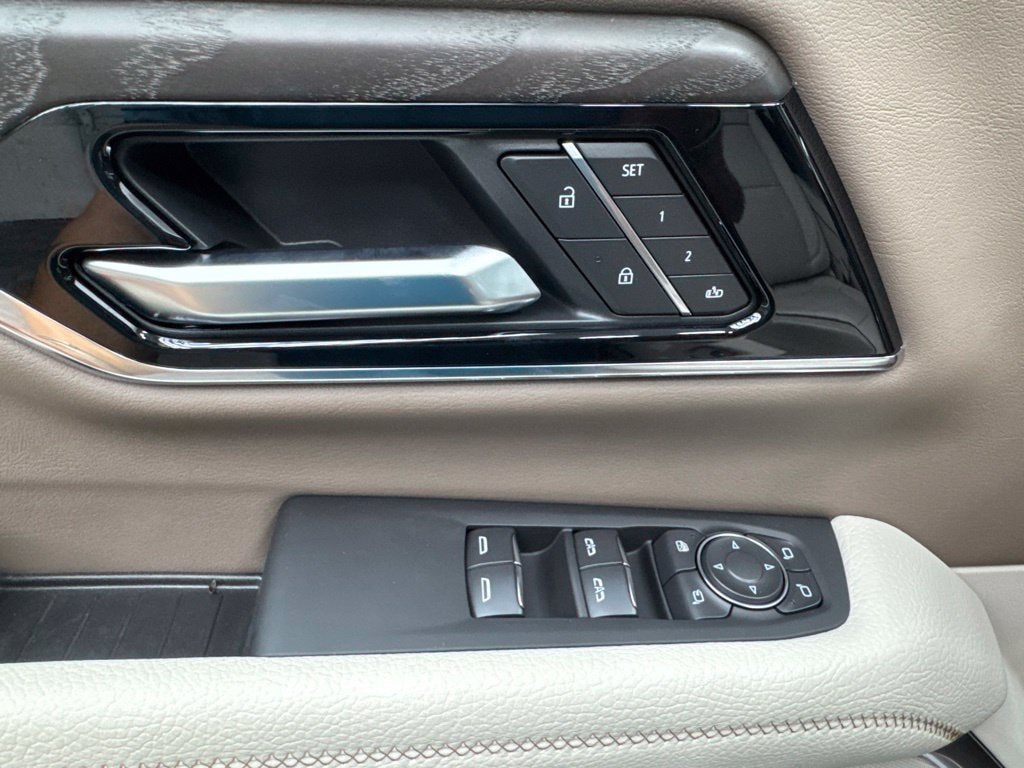 2027 GMC Yukon Denali - Photo 8