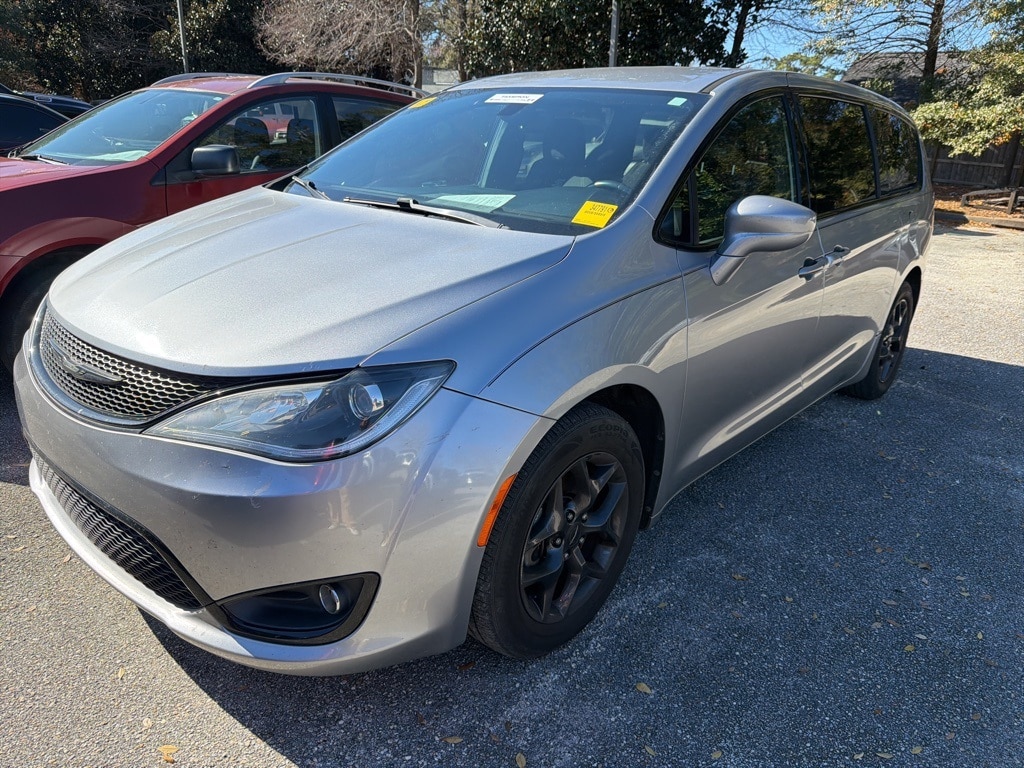 2019 Chrysler Pacifica Touring Plus's photo