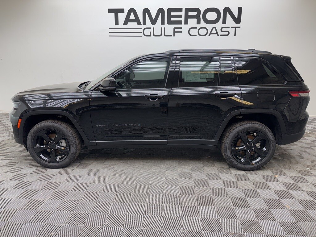 2025 Jeep Grand Cherokee Limited photo 2