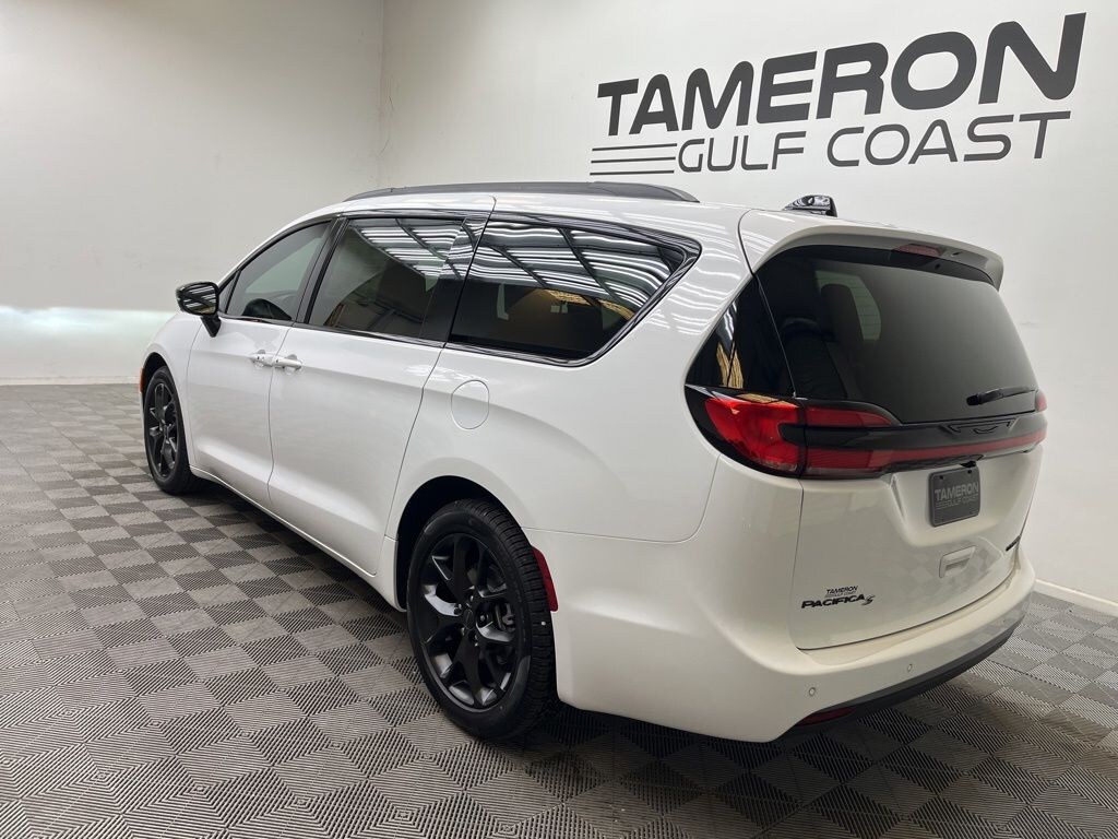 New 2027 Chrysler Pacifica Limited Passenger Van
