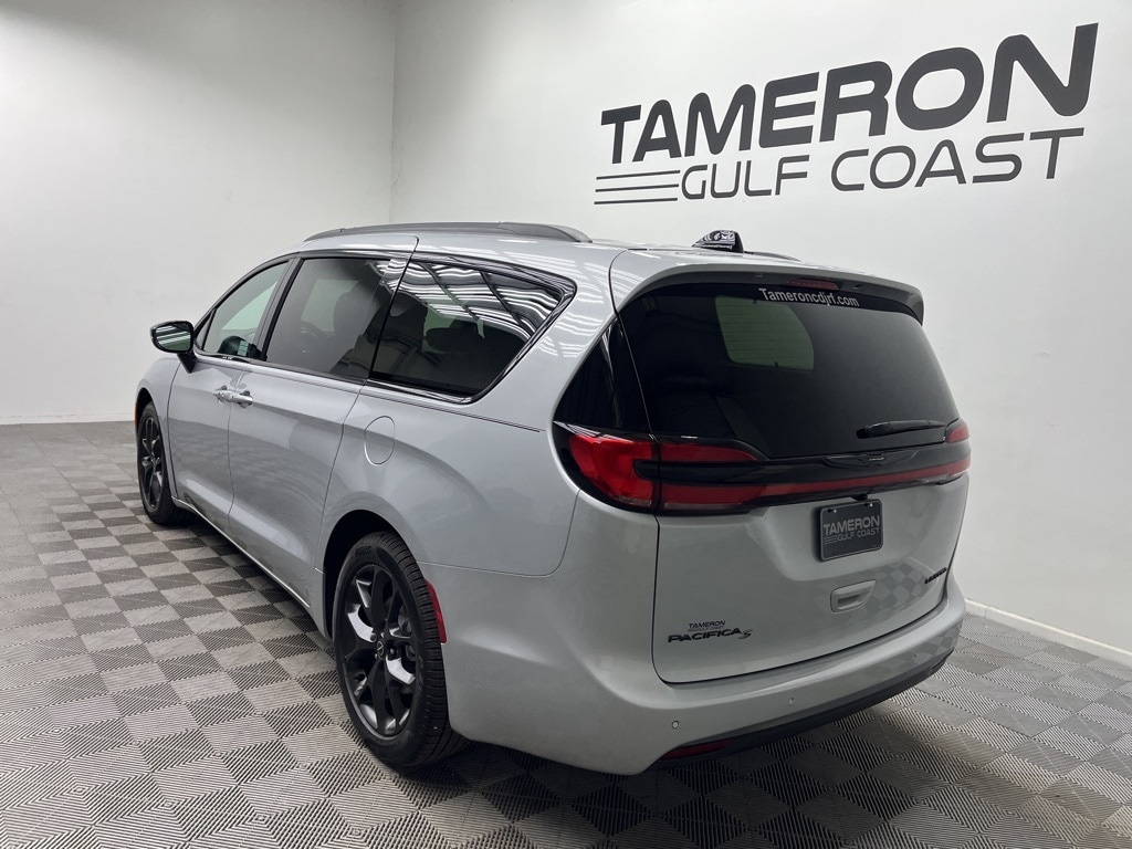 New 2026 Chrysler Pacifica Limited Passenger Van