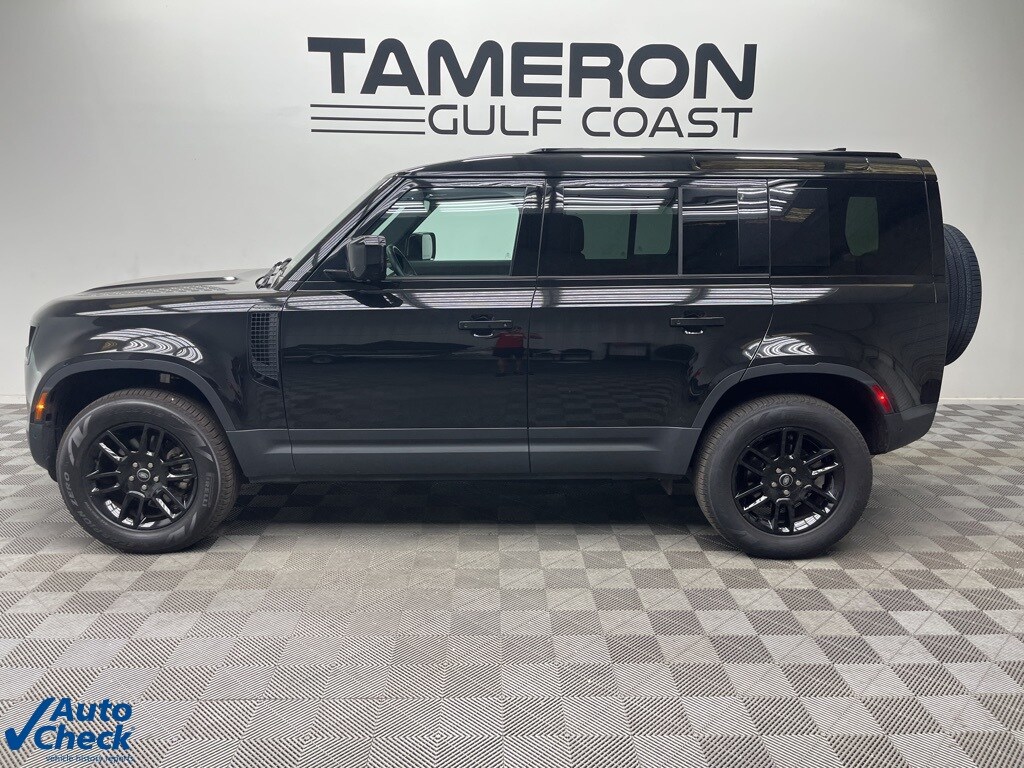 2025 Land Rover Defender 110 S photo 3