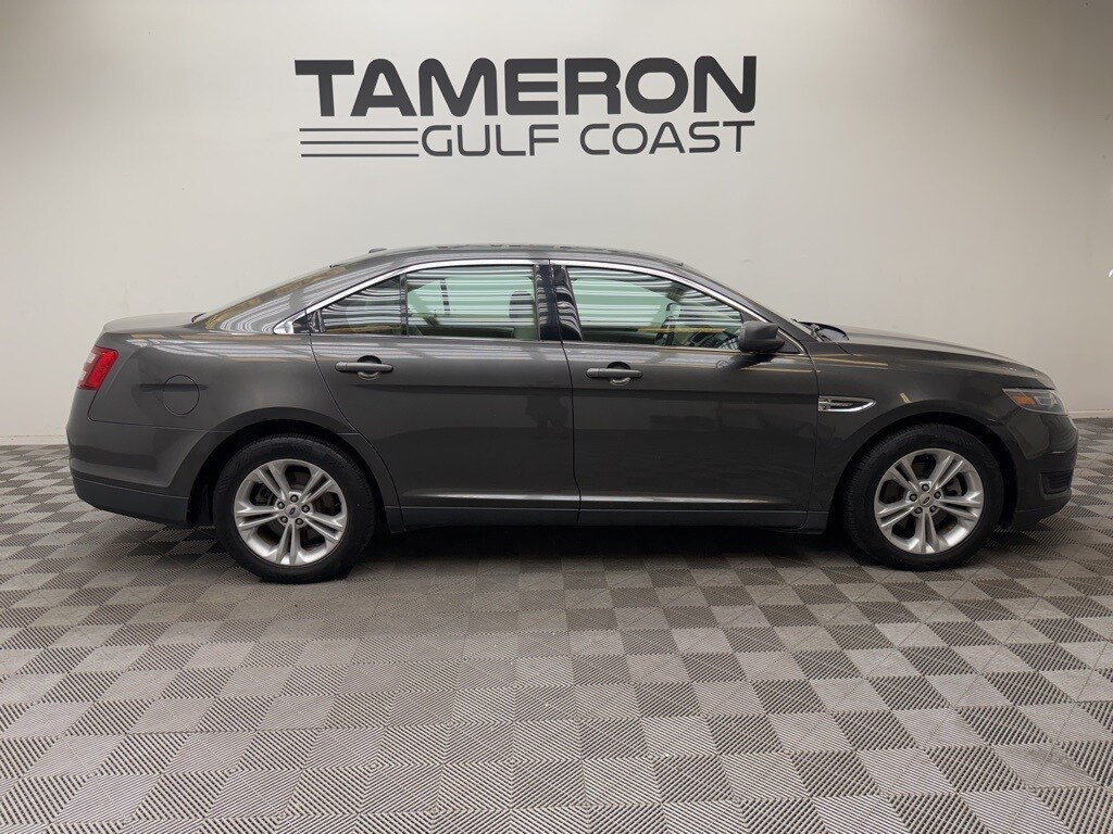 2018 Ford Taurus SE photo 3