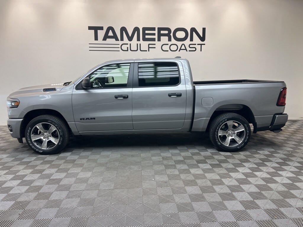 2025 Ram 1500 Tradesman photo 2