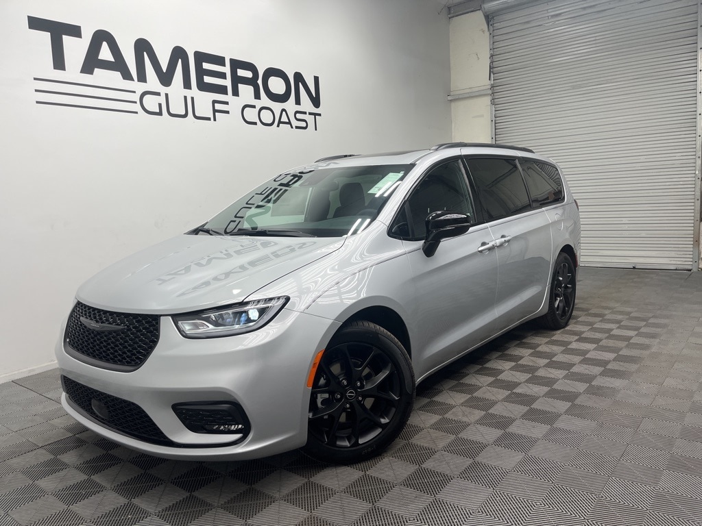 New 2026 Chrysler Pacifica Limited Passenger Van