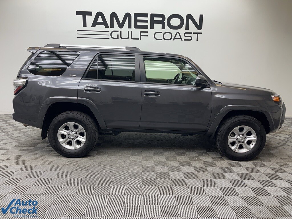 2022 Toyota 4Runner SR5 photo 3