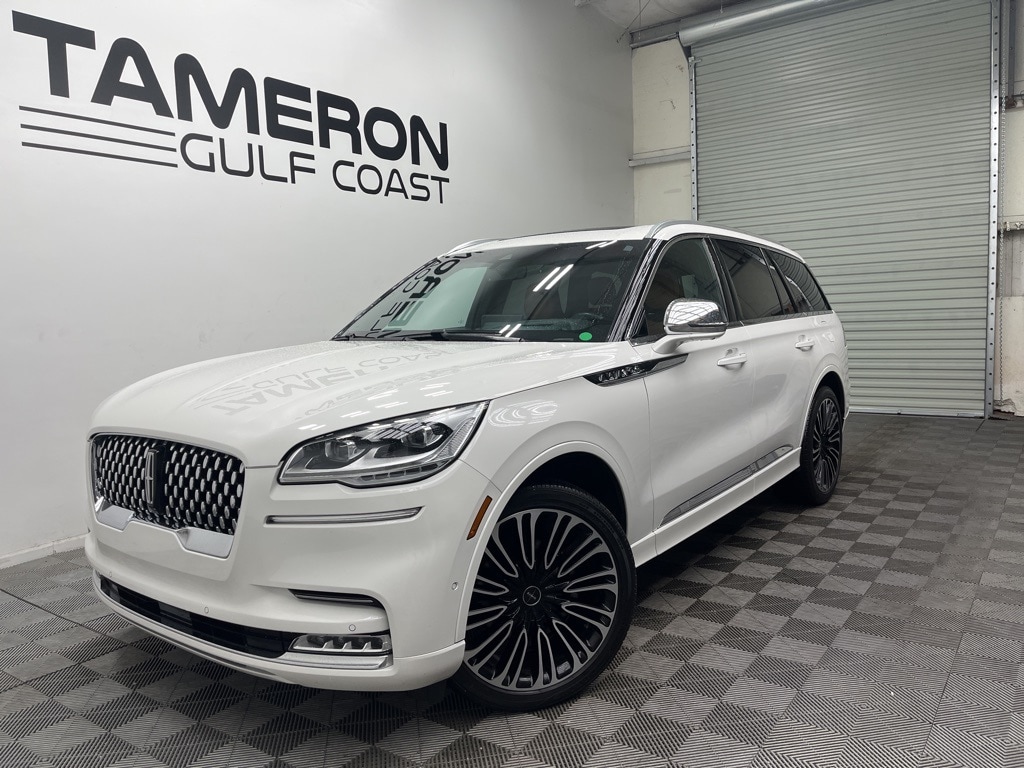 2022 Lincoln Aviator Black Label's photo