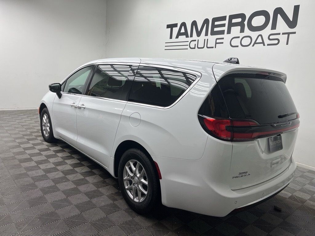 New 2027 Chrysler Pacifica Select Passenger Van