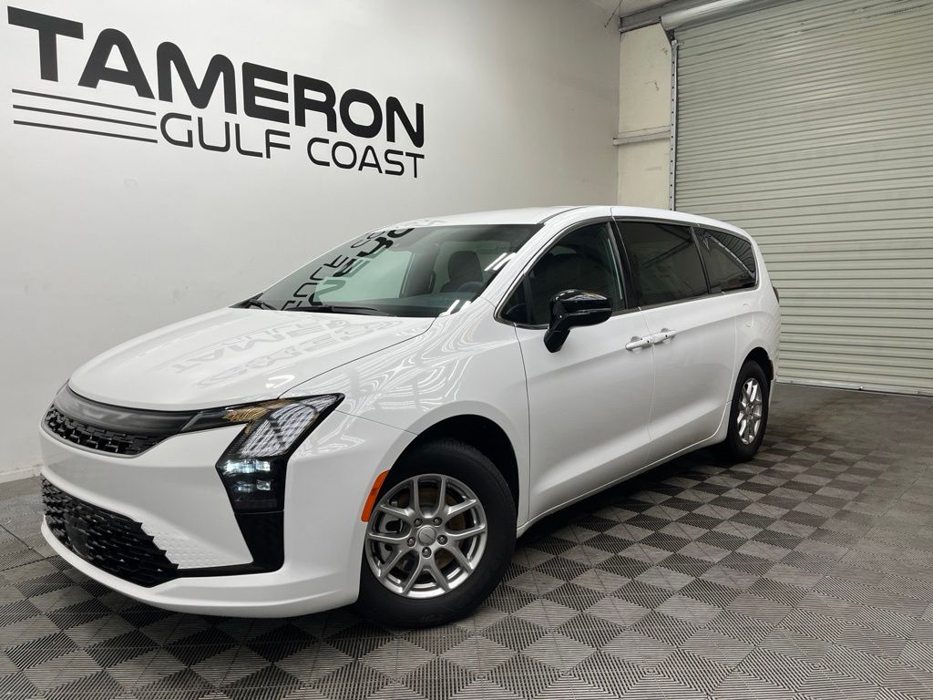 2027 Chrysler Pacifica Select's photo