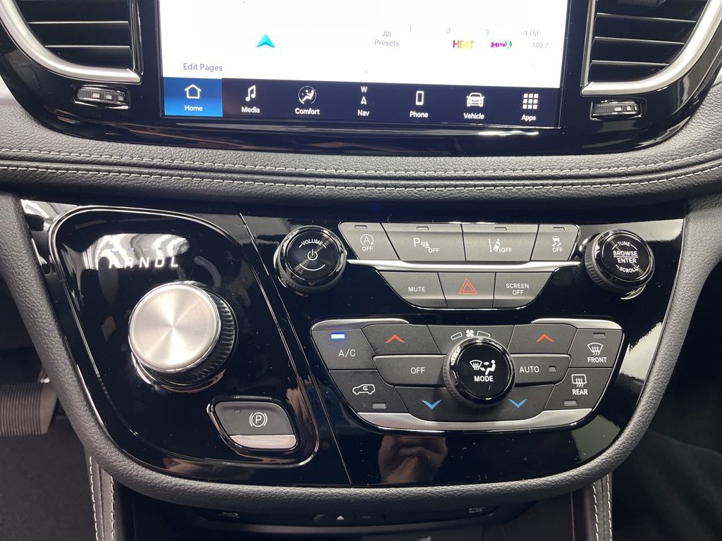 2026 Chrysler Pacifica Limited - Photo 18