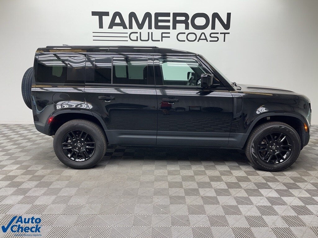 2025 Land Rover Defender 110 S photo 2