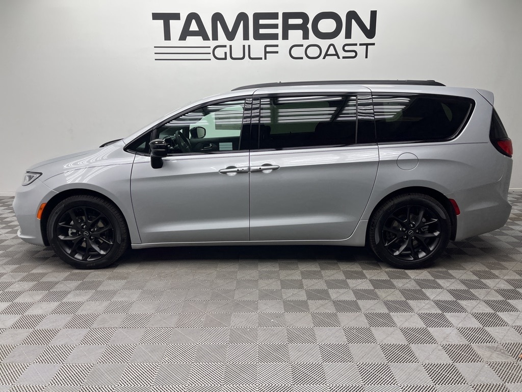 New 2026 Chrysler Pacifica Limited Passenger Van